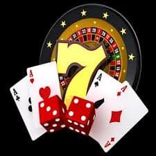 Tata letak papan permainan Monopoly Live dengan zona pembayaran yang jelas dan roda keberuntungan besar